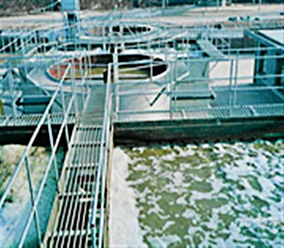 <b>2005年3月为湖北某化工集团水处理系统加药装置</b>
